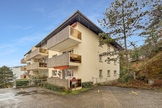extérieur du bâtiment avec clôture, from community, day time, apartment complex view, et vue sur le complexe d'appartements