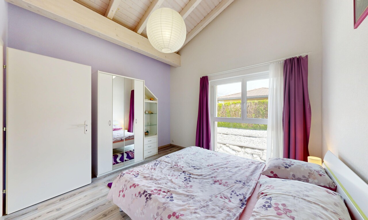 chambre avec inside property, sol en finition bois, wood finish floor, plafond à poutres, et beamed ceiling