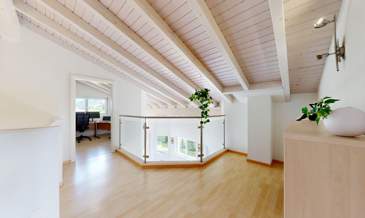 pièce vide avec cloison sèche, drywall, sol en finition bois, wood finish floor, et inside property