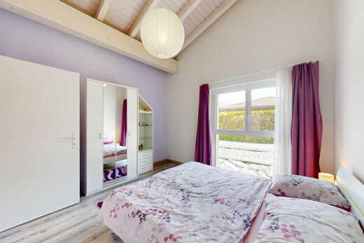 chambre avec inside property, sol en finition bois, wood finish floor, plafond à poutres, et beamed ceiling