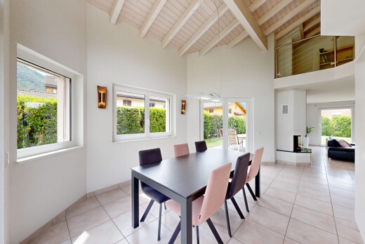 salle à manger avec inside property, sol en carrelage, tile floor, cloison sèche, et drywall