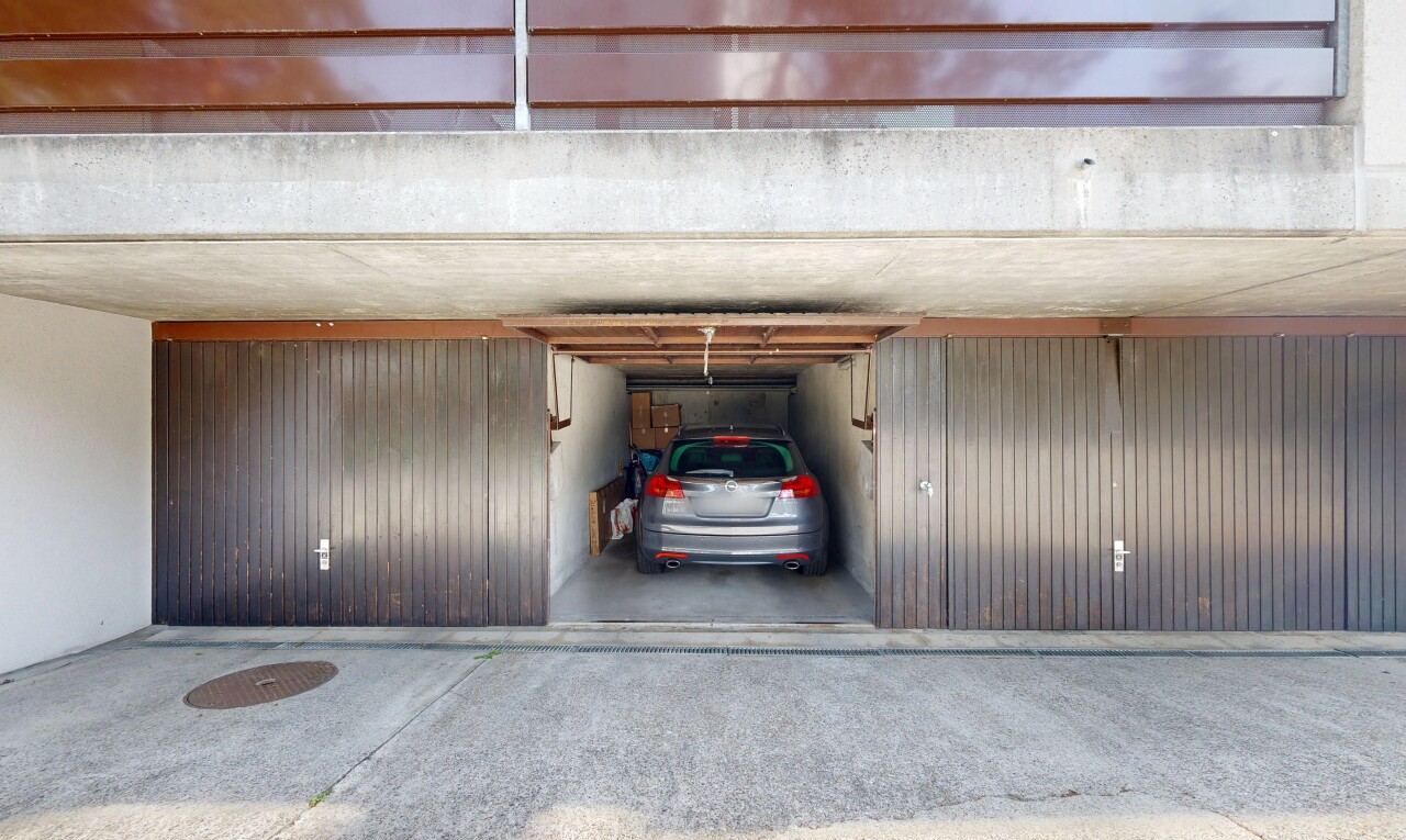 parken mit property visible und parkgarage