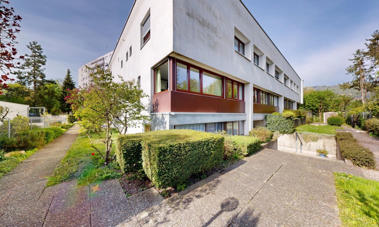 außenansicht mit apartment complex view, from community, stuckverkleidung, und day time