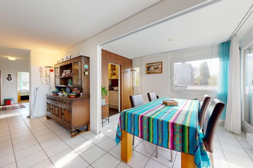 salle à manger avec lumière naturelle, natural light, inside property, cloison sèche, et drywall