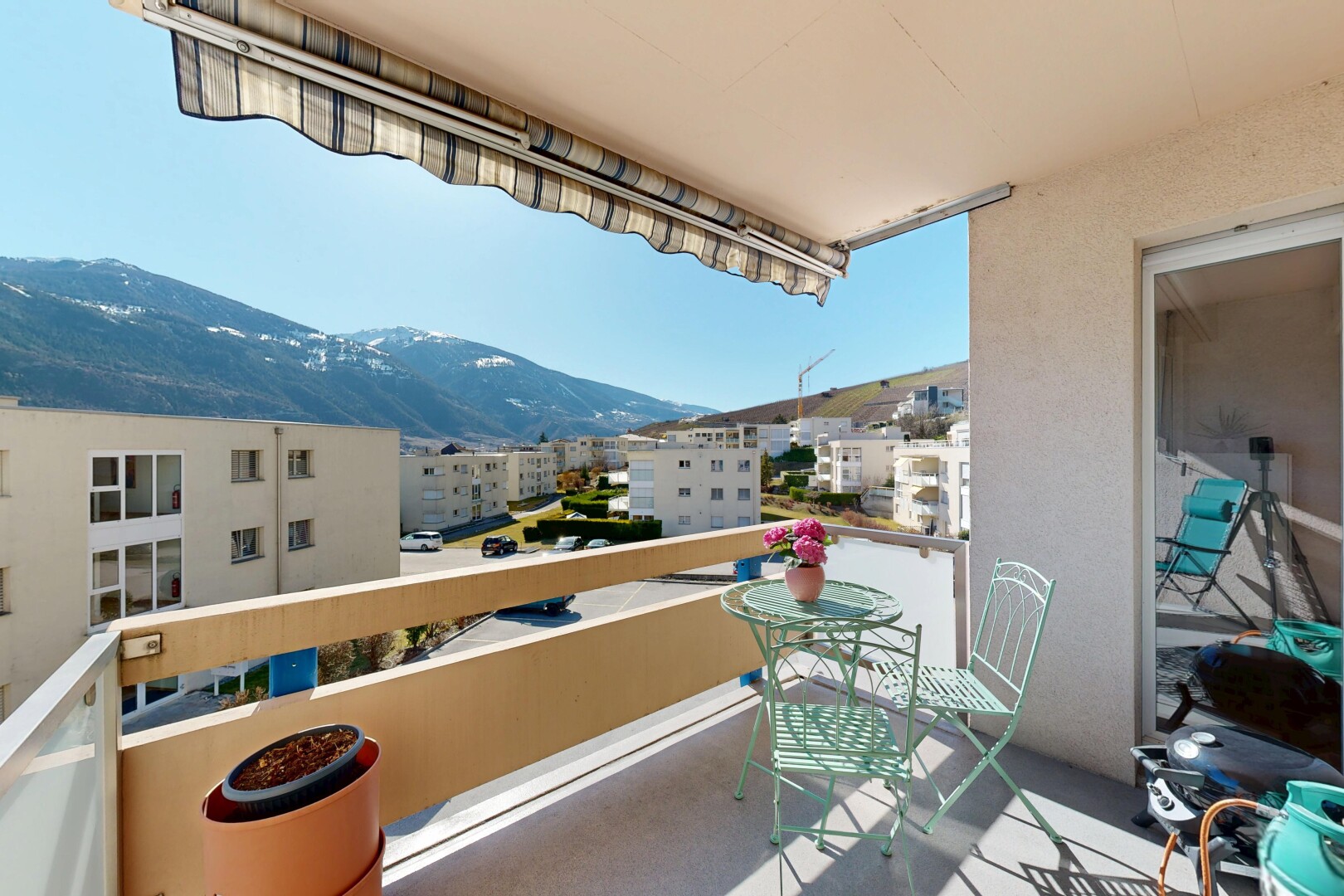 balkon mit blick auf die berge, mountain view, balkon, day time, und from property