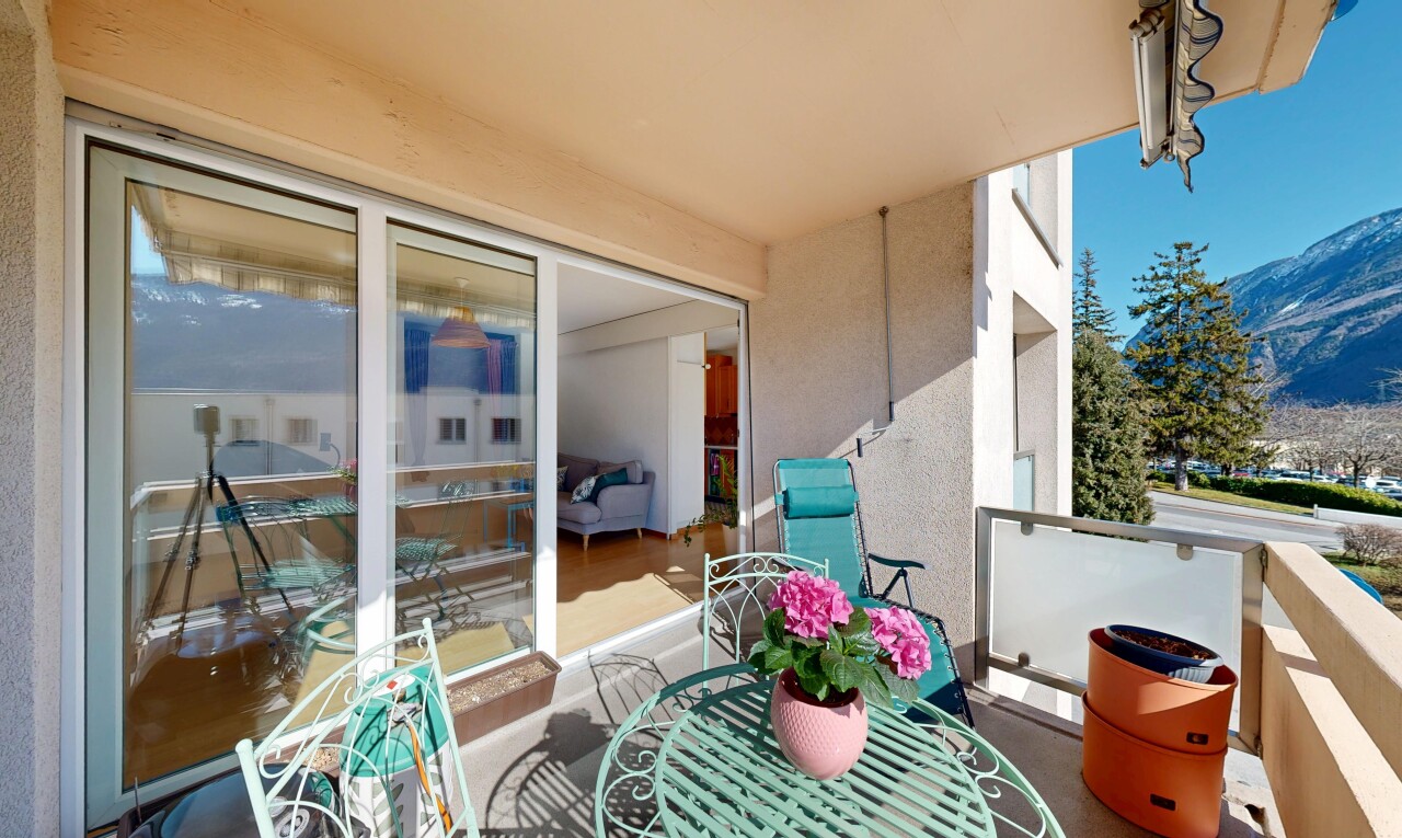 balkon mit balkon, blick auf die berge, mountain view, from property, und day time