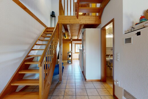 treppe mit inside property, treppen, fliesenboden, tile floor, und natürliches licht
