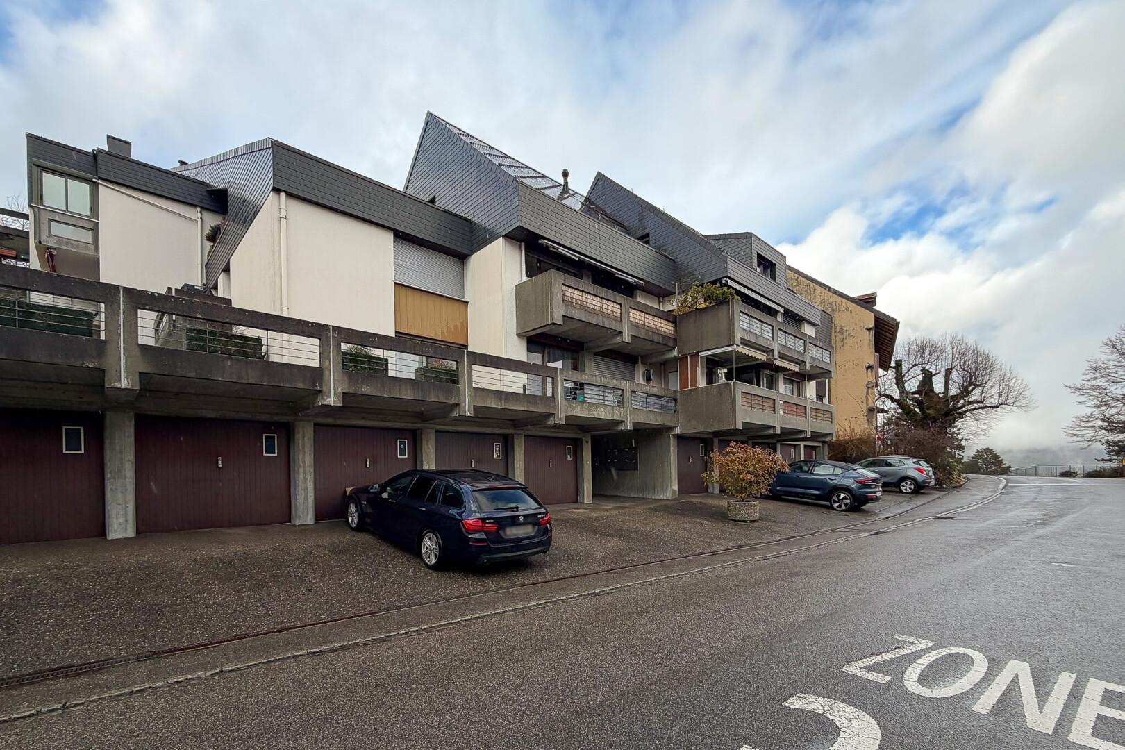 extérieur du bâtiment avec day time, from community, vue sur le complexe d'appartements, et apartment complex view