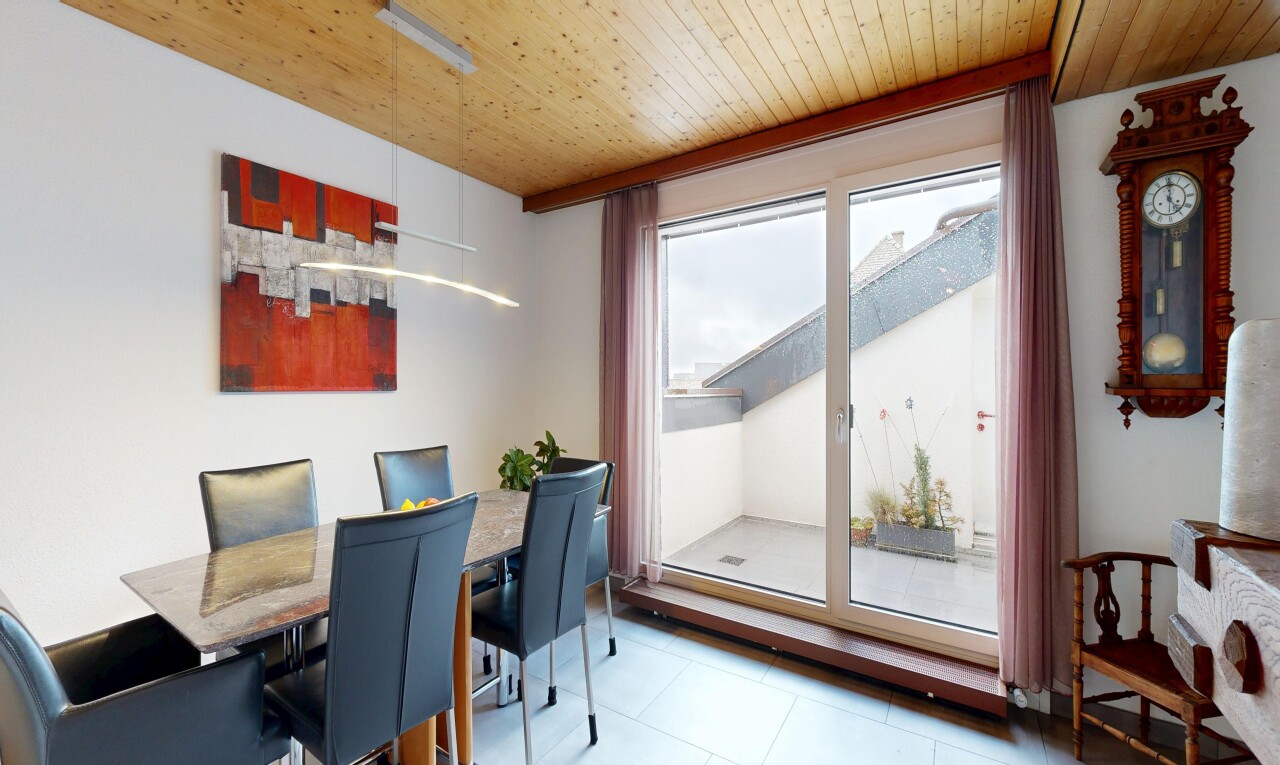 salle à manger avec drywall, cloison sèche, natural light, lumière naturelle, et inside community