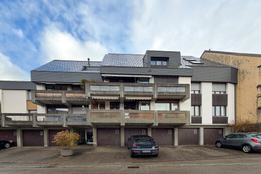 extérieur du bâtiment avec from community, day time, vue sur le complexe d'appartements, et apartment complex view