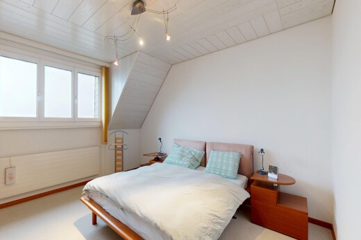 chambre avec inside property, vaulted ceiling, plafond voûté, natural light, et lumière naturelle