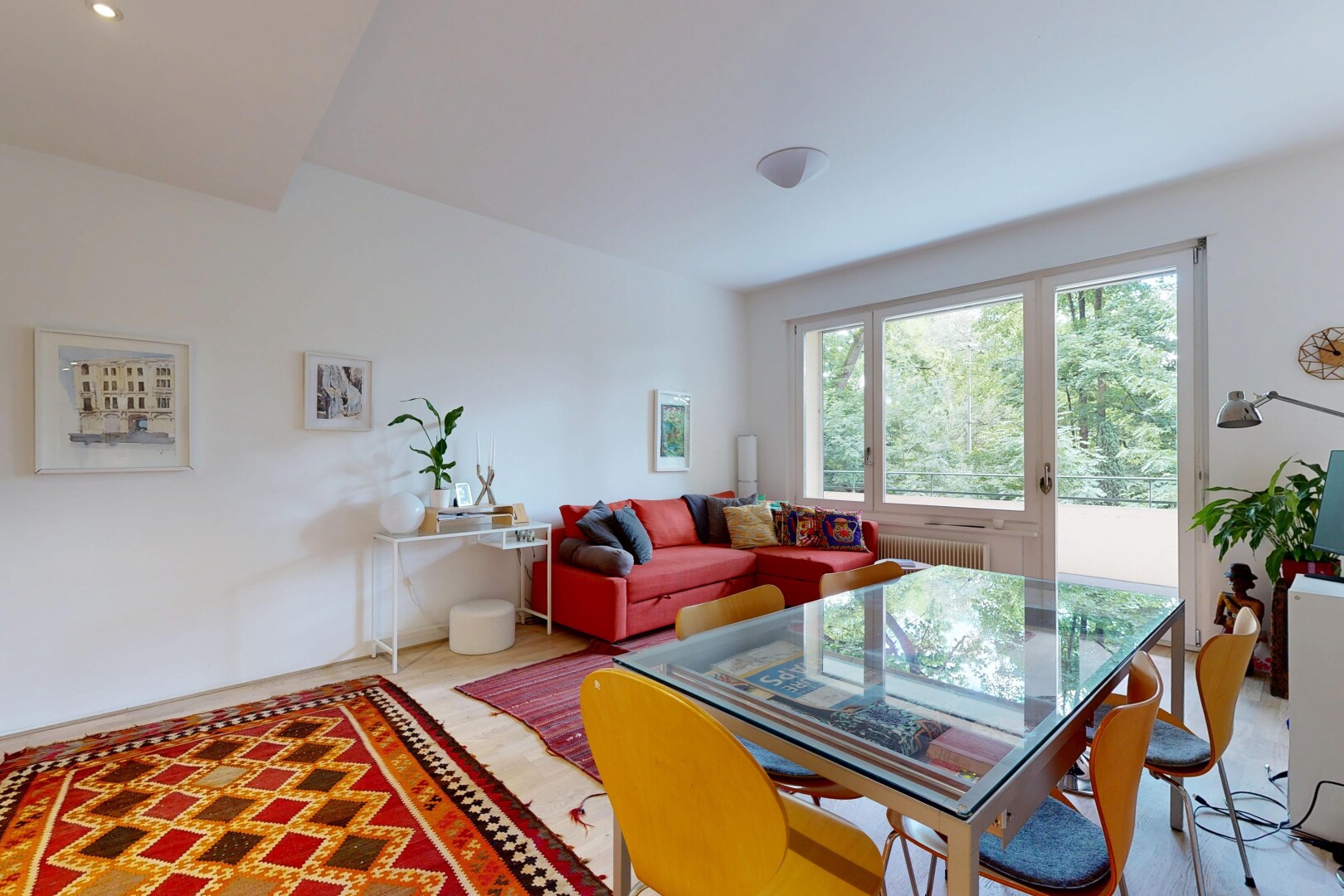 salon / salle à manger avec inside property, drywall, cloison sèche, natural light, et lumière naturelle