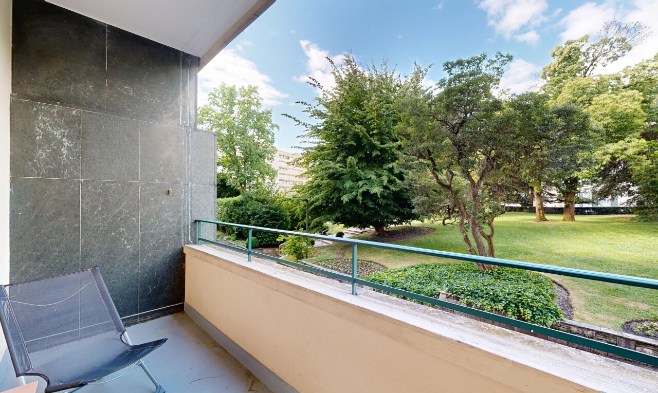 balcon avec balcon, from property, et day time