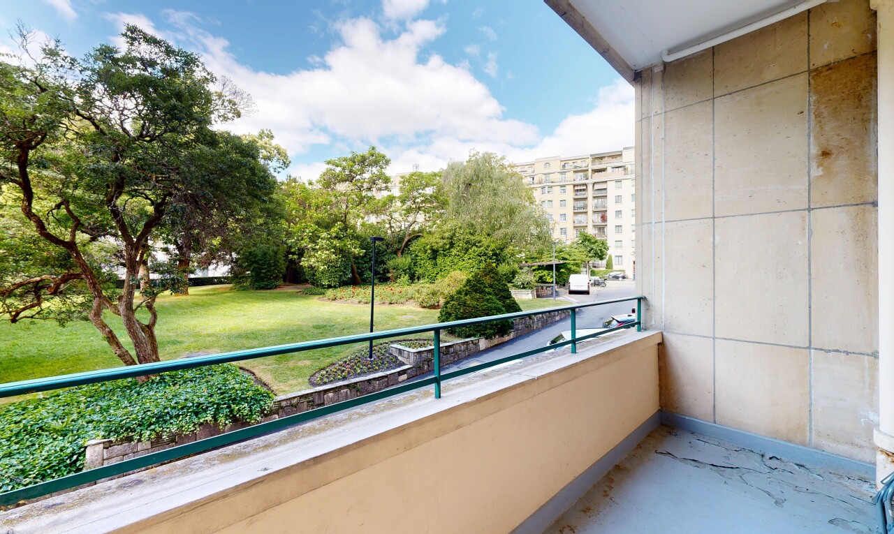 balcon avec balcon, from property, et day time