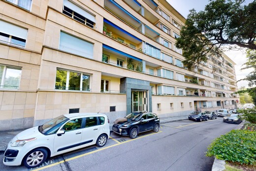 view of apartment building / complex