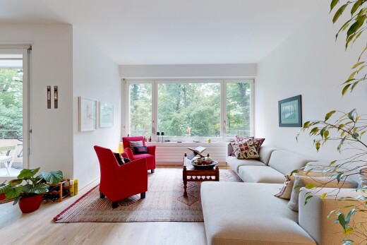 salon avec sol en finition bois, wood finish floor, inside property, cloison sèche, et drywall