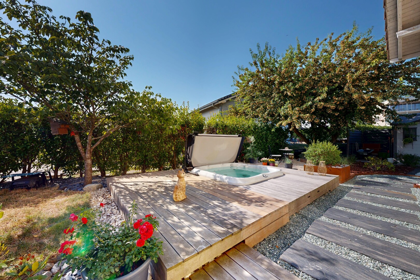 terrasse avec terrasse, from property, bain à remous, et day time