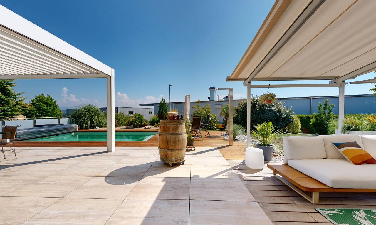 terrasse avec terrasse, day time, piscine, et from property