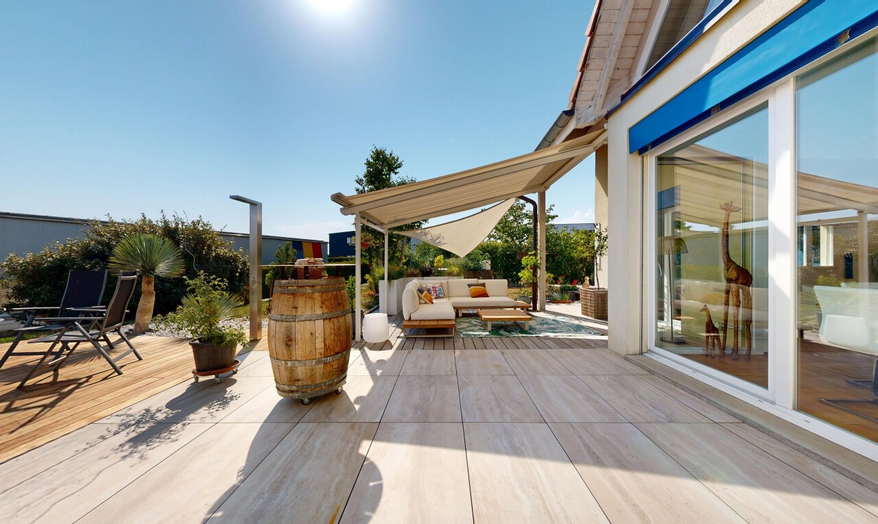 terrasse avec terrasse, espace de vie extérieur, from property, day time, et auvent