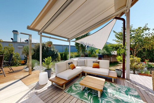 terrasse avec espace de vie extérieur, terrasse, from property, et day time