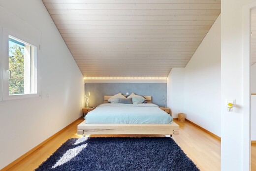 zimmer / schlafzimmer mit zusätzliches zimmer, gipskartonwand, drywall, dachschräge, und vaulted ceiling