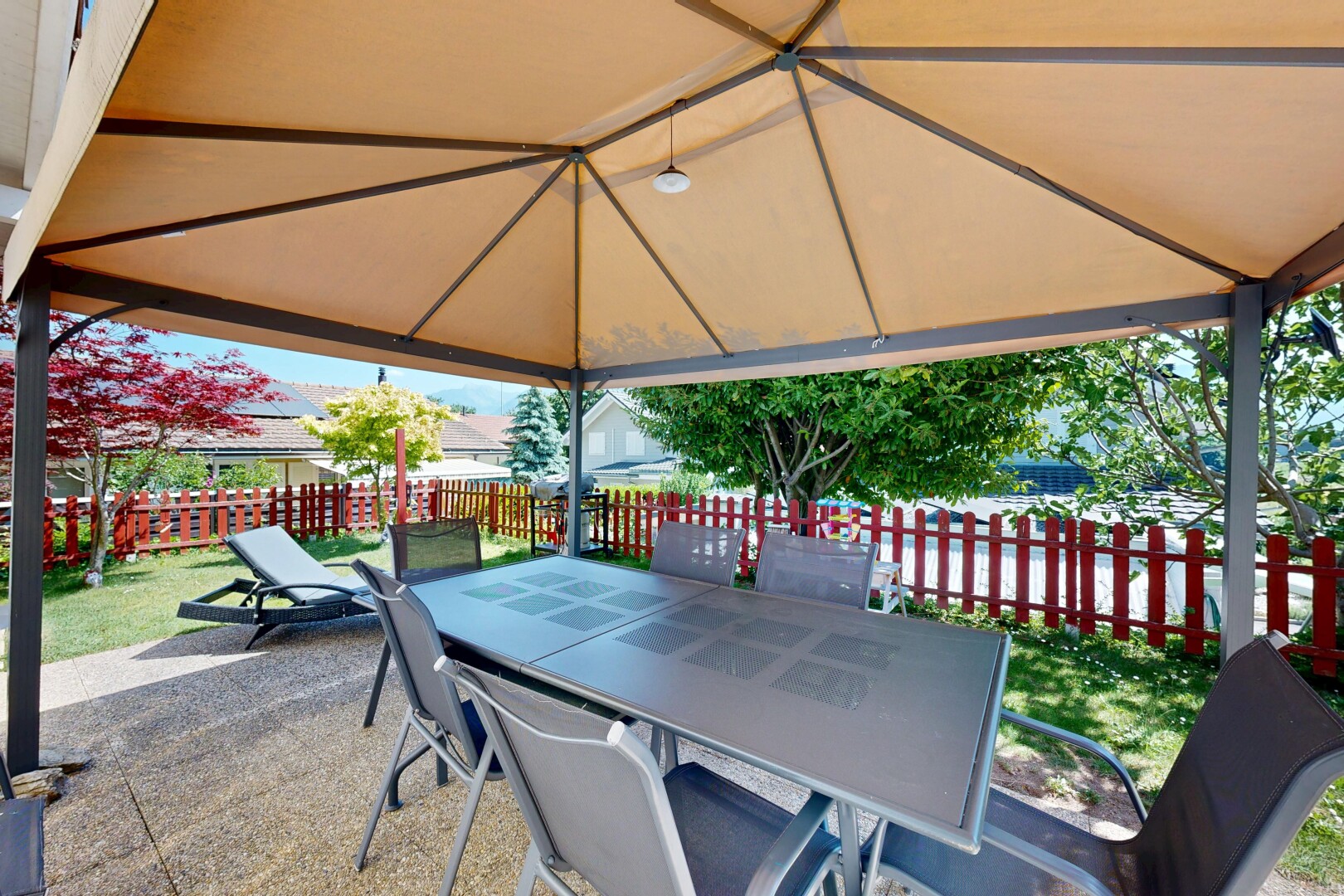 terrasse avec coin repas extérieur, from property, clôture, terrasse, et day time