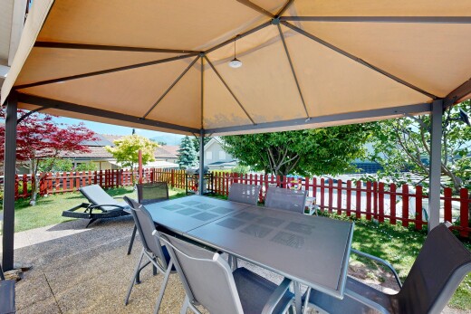 terrasse avec coin repas extérieur, from property, clôture, terrasse, et day time