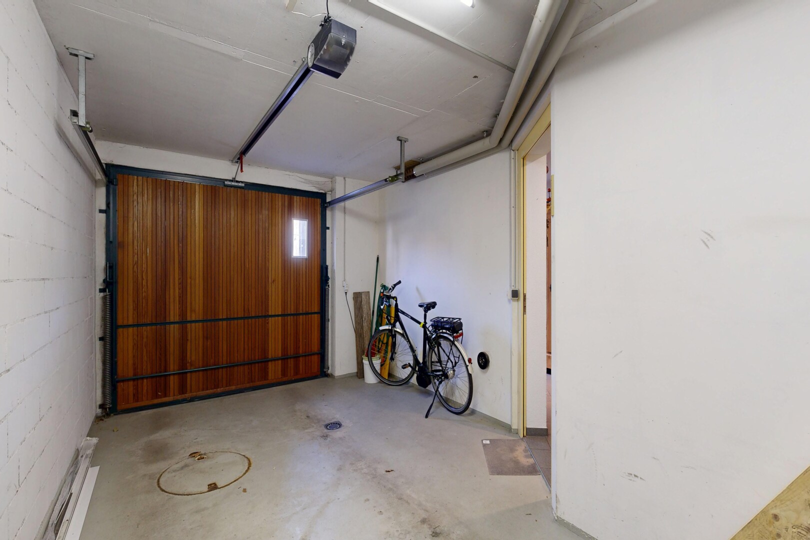 parking avec inside property