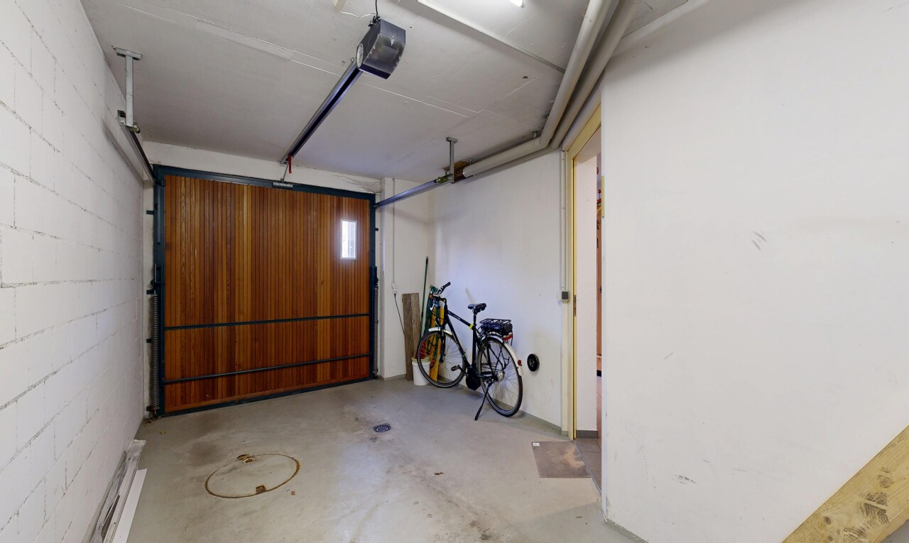 parking avec inside property