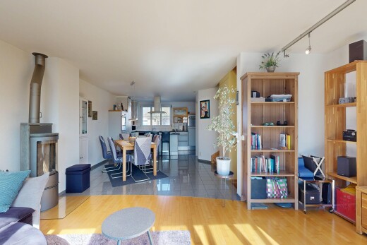 wohn- / esszimmer mit inside property, drywall, gipskartonwand, natural light, und natürliches licht