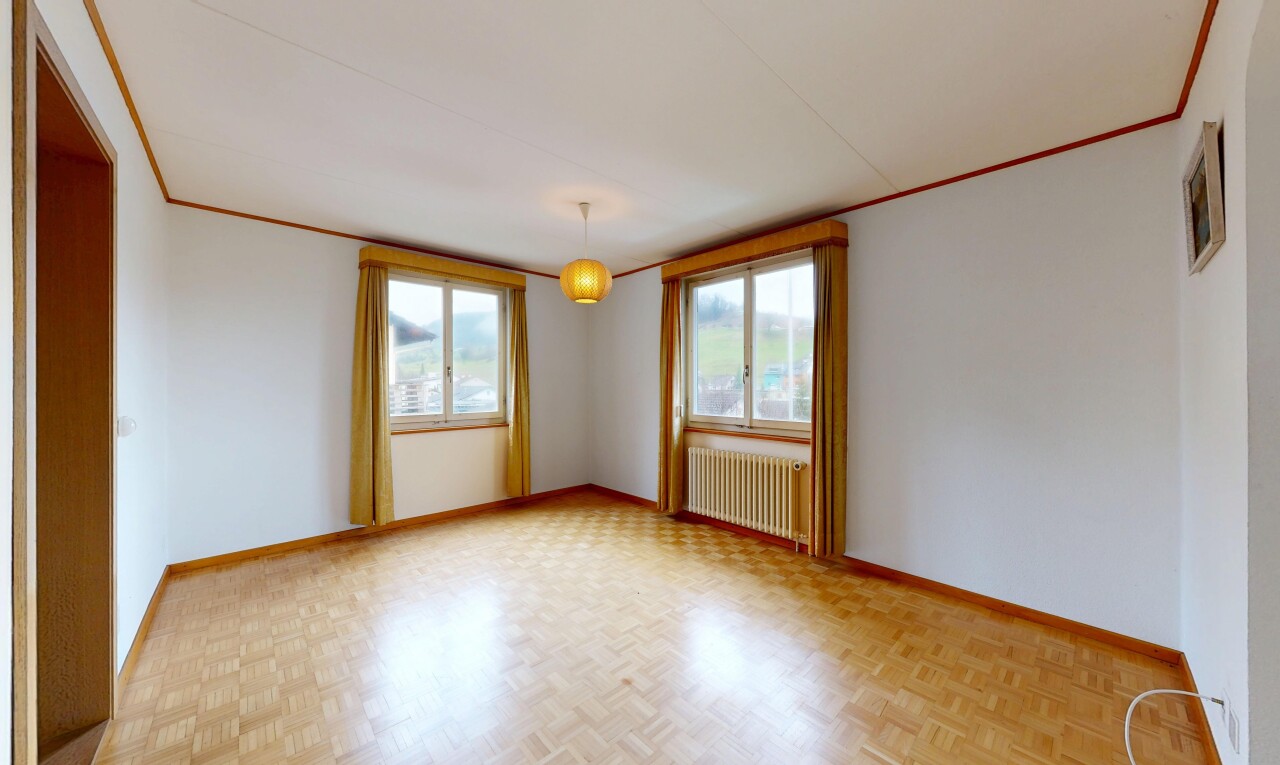 pièce vide avec lumière naturelle, natural light, parquet floor, cloison sèche, et drywall