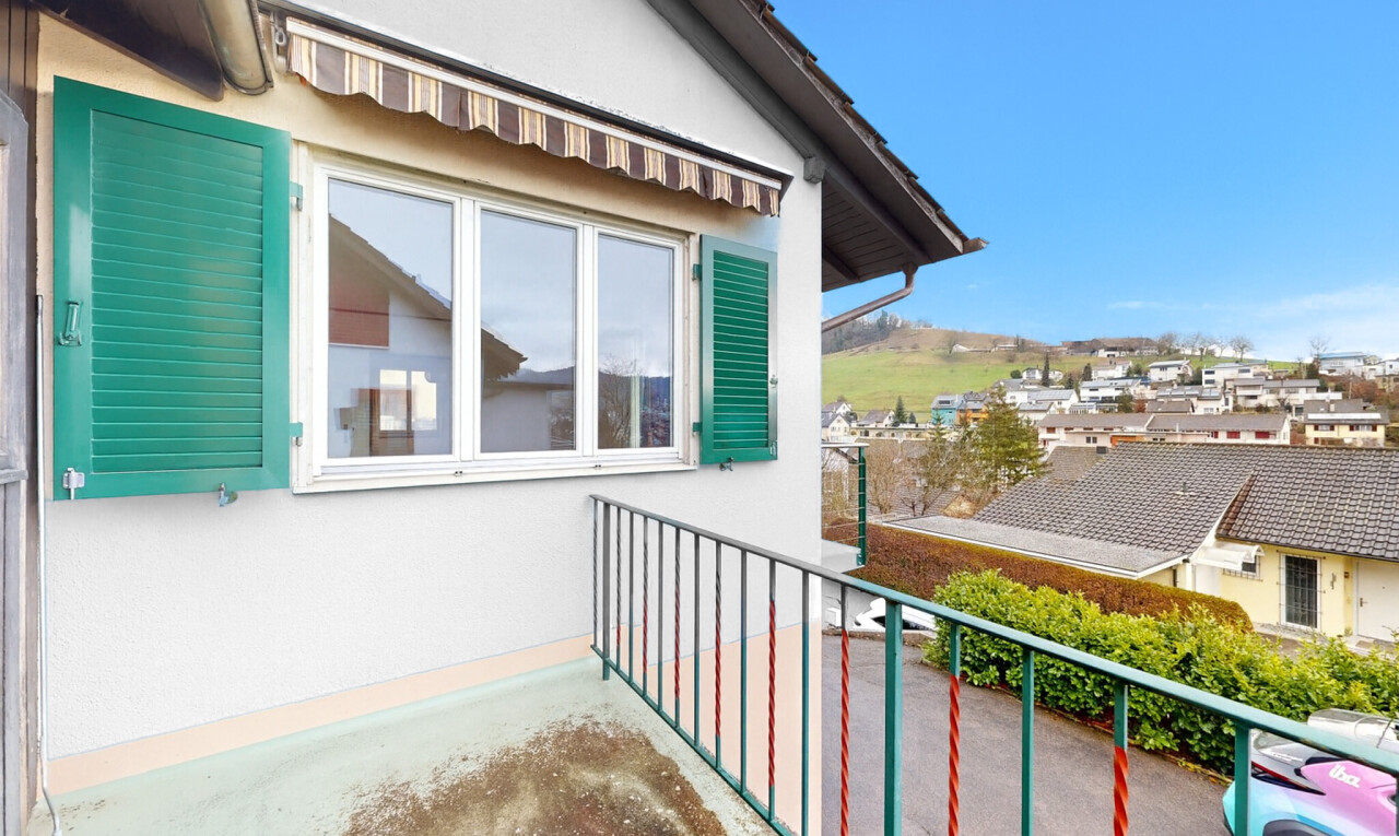 balcon avec balcon, from property, et day time