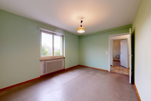 leerer raum mit kühler, gipskartonwand, drywall, natürliches licht, und natural light