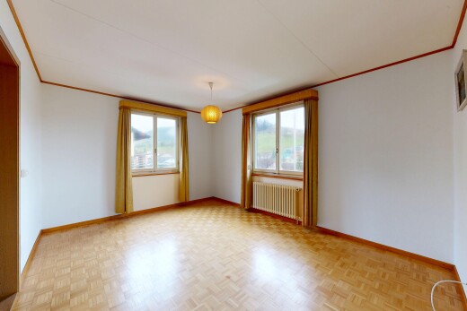 pièce vide avec lumière naturelle, natural light, parquet floor, cloison sèche, et drywall
