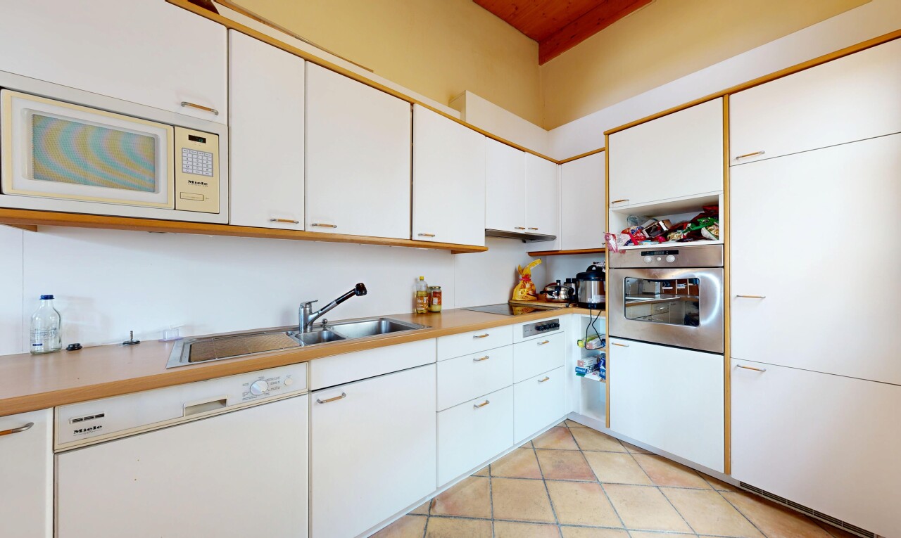 küche mit white cabinets, weiße schränke, light floor, ofen, und geschirrspülmaschine