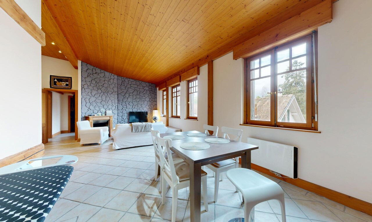 wohn- / esszimmer mit gipskartonwand, drywall, inside property, natürliches licht, und natural light