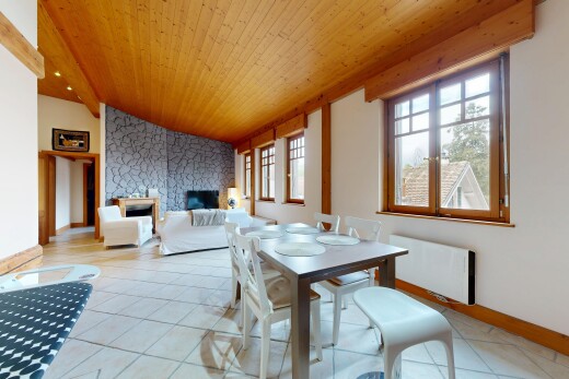 salon / salle à manger avec cloison sèche, drywall, inside property, lumière naturelle, et natural light