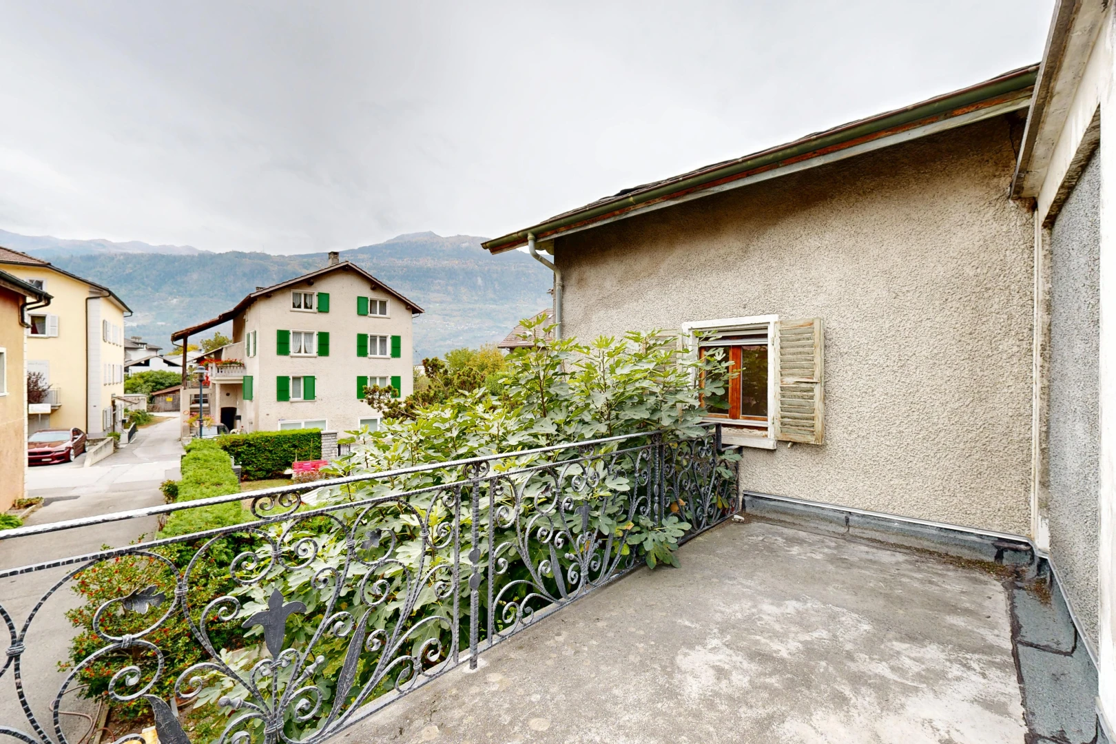 terrasse avec balcon, from property, overcast, view focus, et mountain view