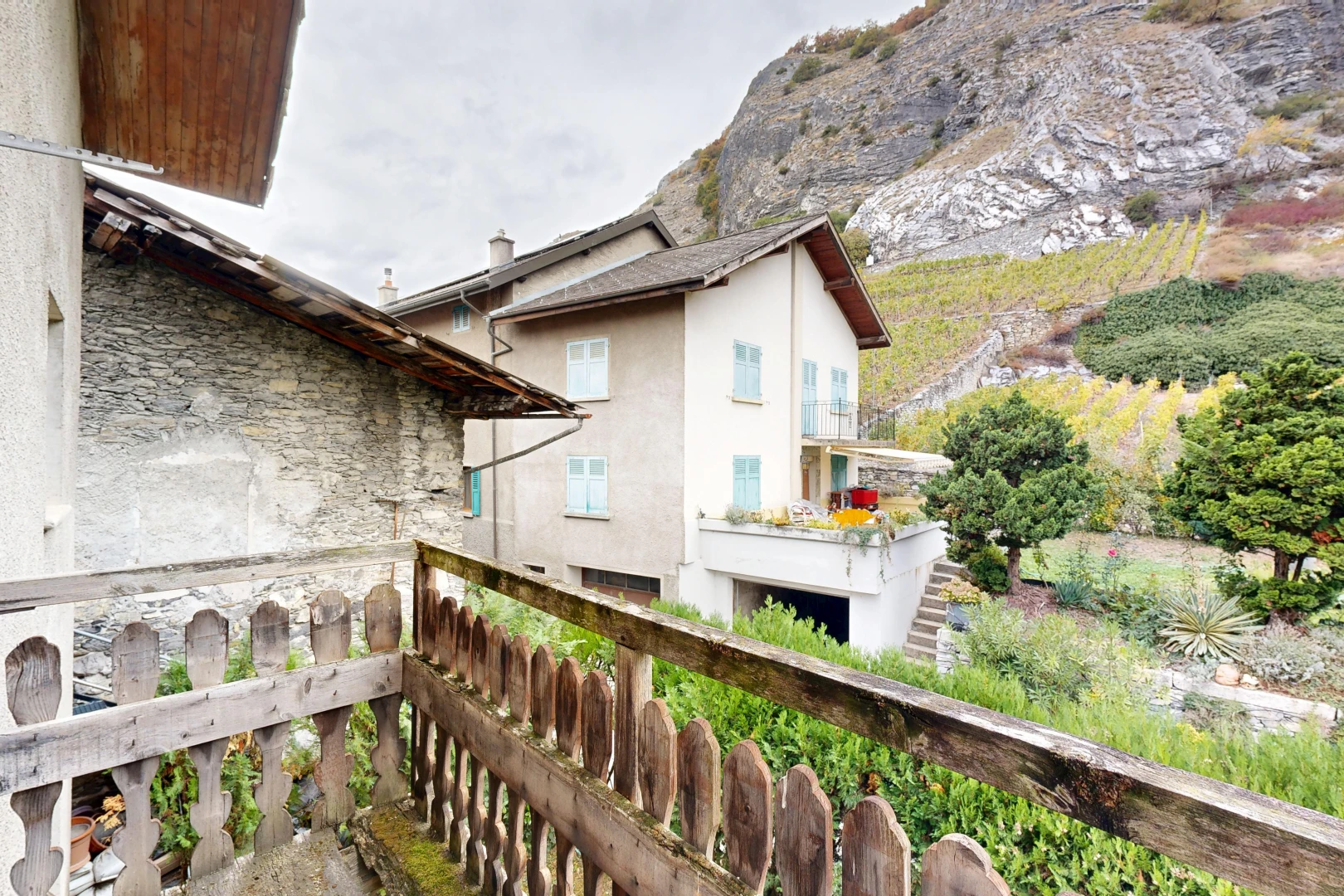 balcon avec overcast, from property, mountain view, et vue sur la montagne