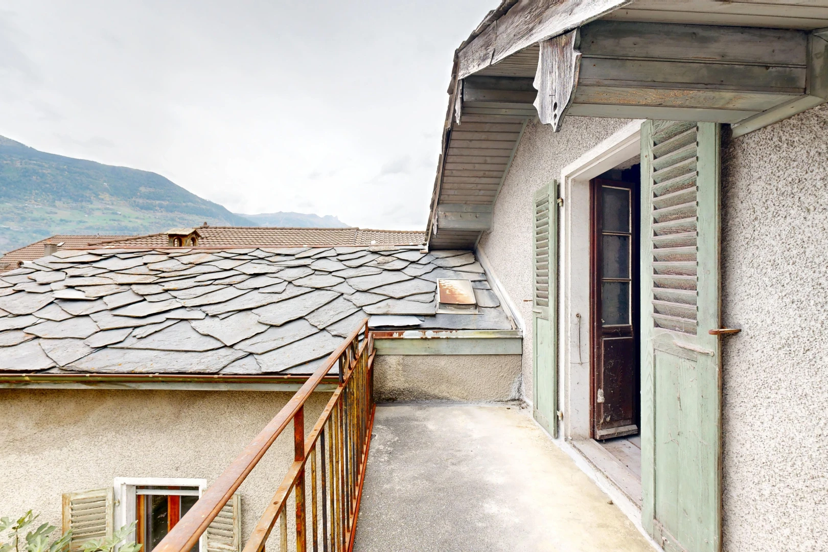 balcon avec balcon, from property, vue sur la montagne, mountain view, et overcast