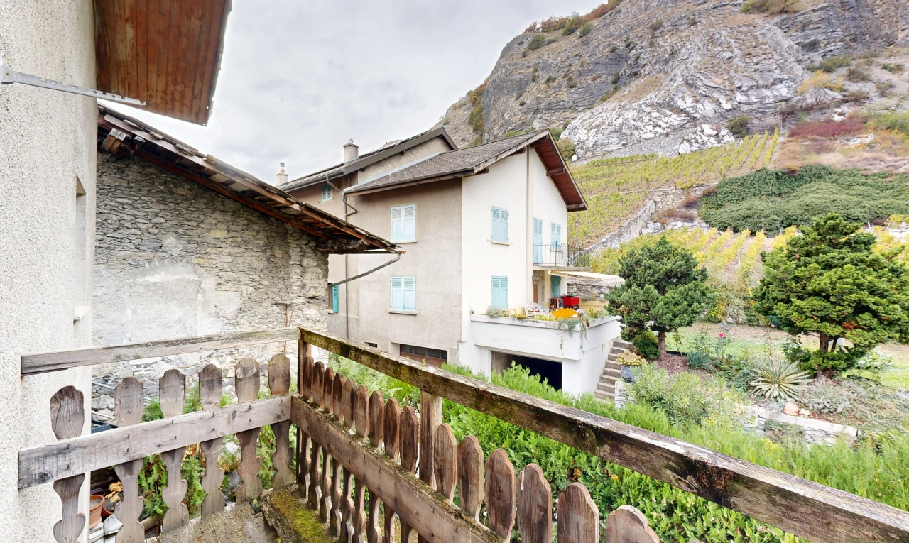 balcon avec overcast, from property, mountain view, et vue sur la montagne