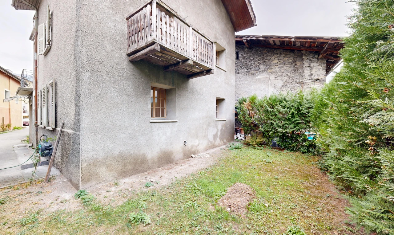 façade avec balcon, overcast, et bardage en stuc