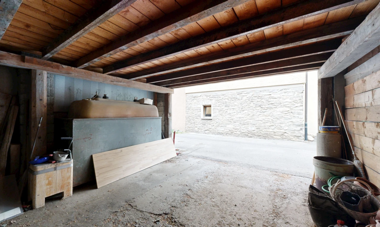 parking avec inside property