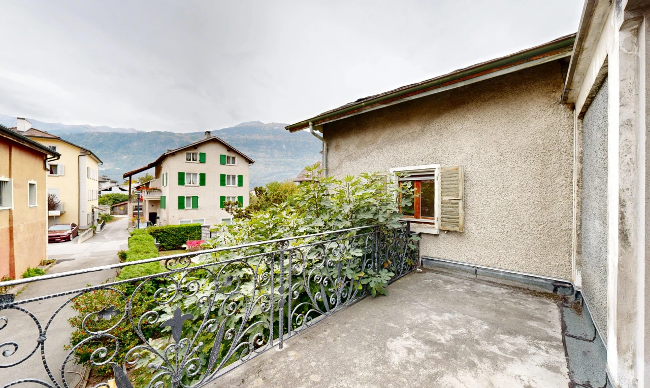 terrasse avec balcon, from property, overcast, view focus, et mountain view