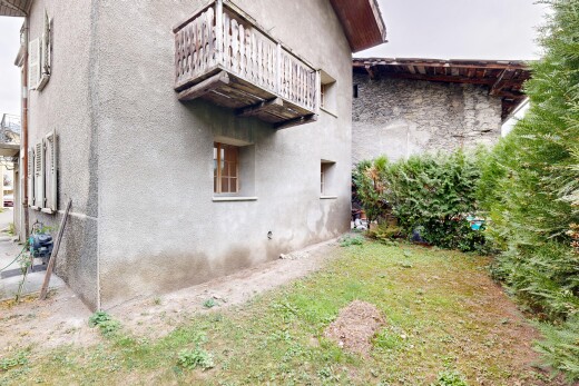 façade avec balcon, overcast, et bardage en stuc