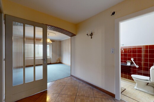 pièce vide avec drywall, cloison sèche, baseboards wall, plinthes murales, et inside property