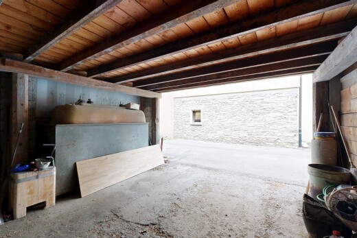 parking avec inside property