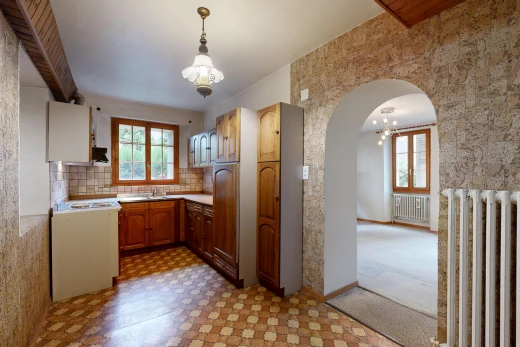 cuisine avec radiateur, plans de travail, light countertops, armoires en arc, et arched cabinets