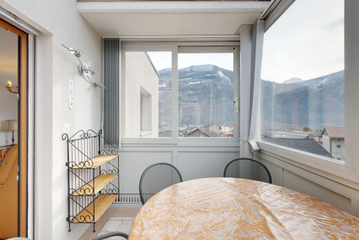 room featuring a mountain view