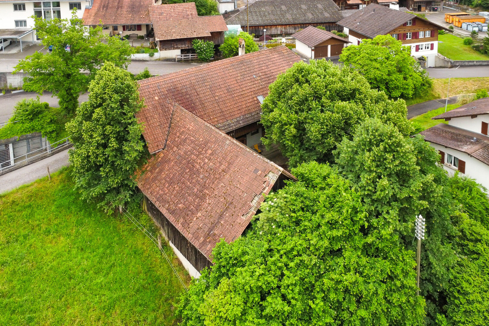 außenansicht mit residential view, wohngebietblick, und leeres grundstück